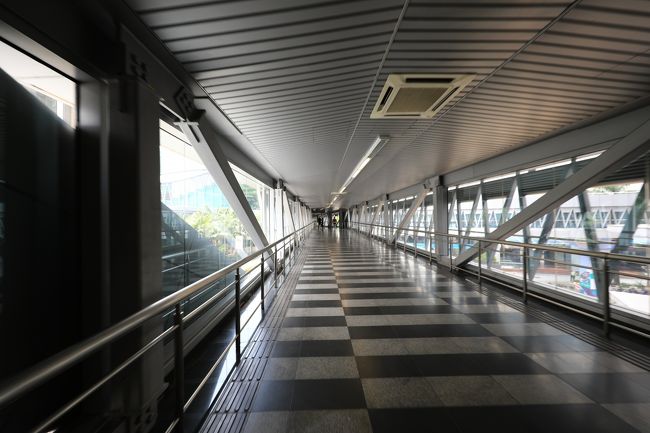 ＫＬＣＣを出てビンタンウォークを歩きブキビン方面へ