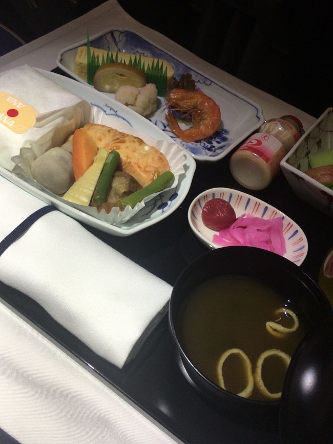 一寝して朝食。日本発便は和食と決めています