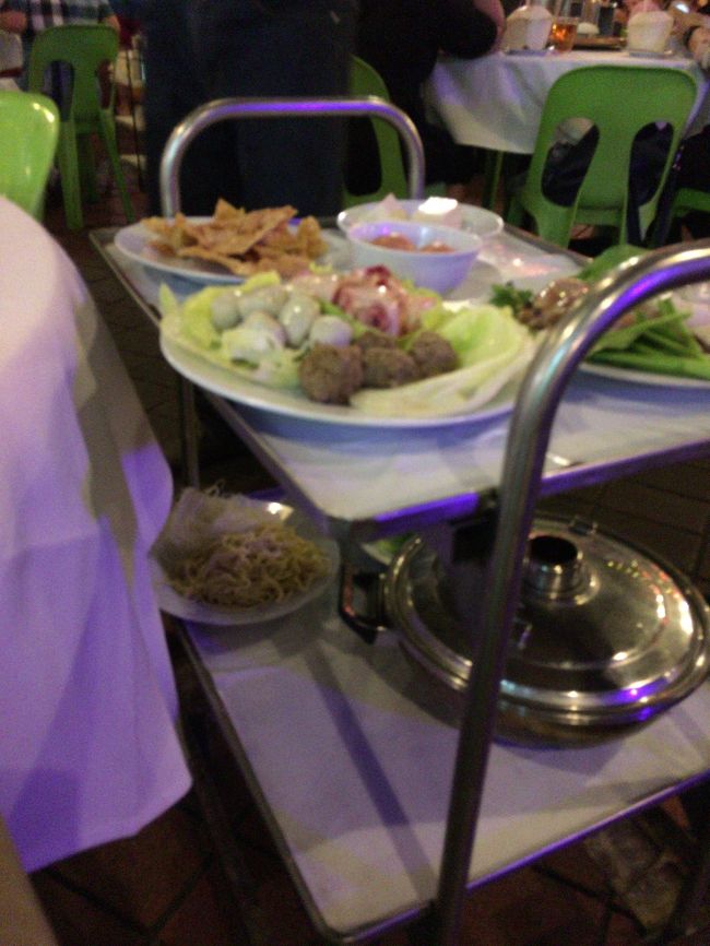 やっぱりハッカは鍋っすね。出向者は別に炒飯とか頼んでおり、更に鍋２人分でしたが、全く食べきれない量でありました。<br /><br />しかし、相変わらずマレーシアって観光してないなぁ