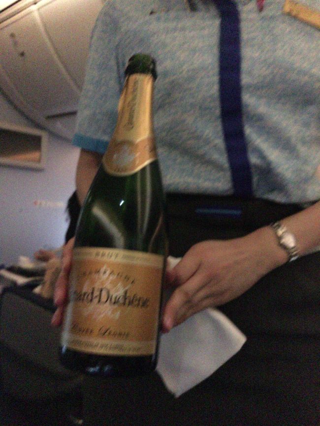 早速シャンパンを。