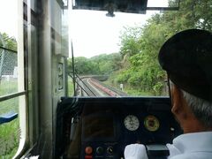 国分寺駅から西武線を乗り継いで西武球場前駅へ
はじめてレオライナーに乗車しました
