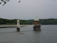 狭山湖（山口貯水湖）に到着
ちょっとお天気が怪しくなってきたので、
レインコートを着用