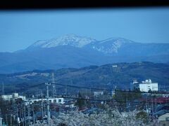 東北道より見る早池峰山