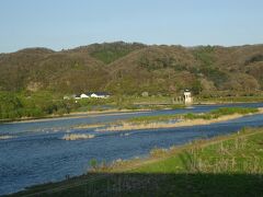 新幹線より見る北上展勝地（３日前と比べて桜は散っています。）