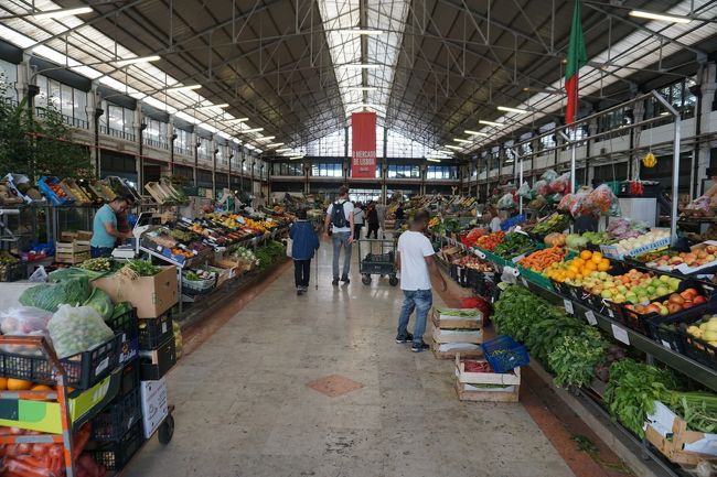 市場の中です。