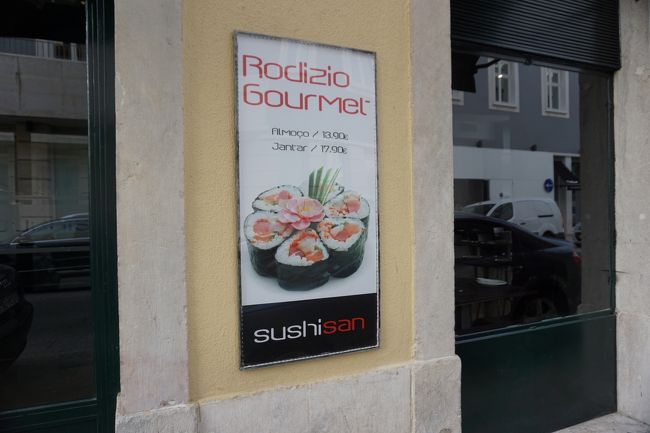 外に出ると　また寿司屋さん。