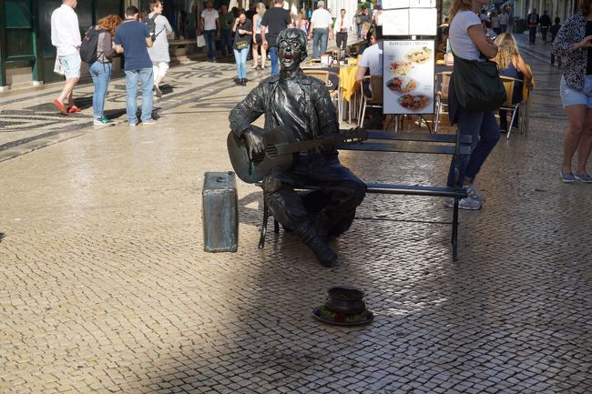 ジョンレノンのパフォーマー？<br />ご苦労様です。