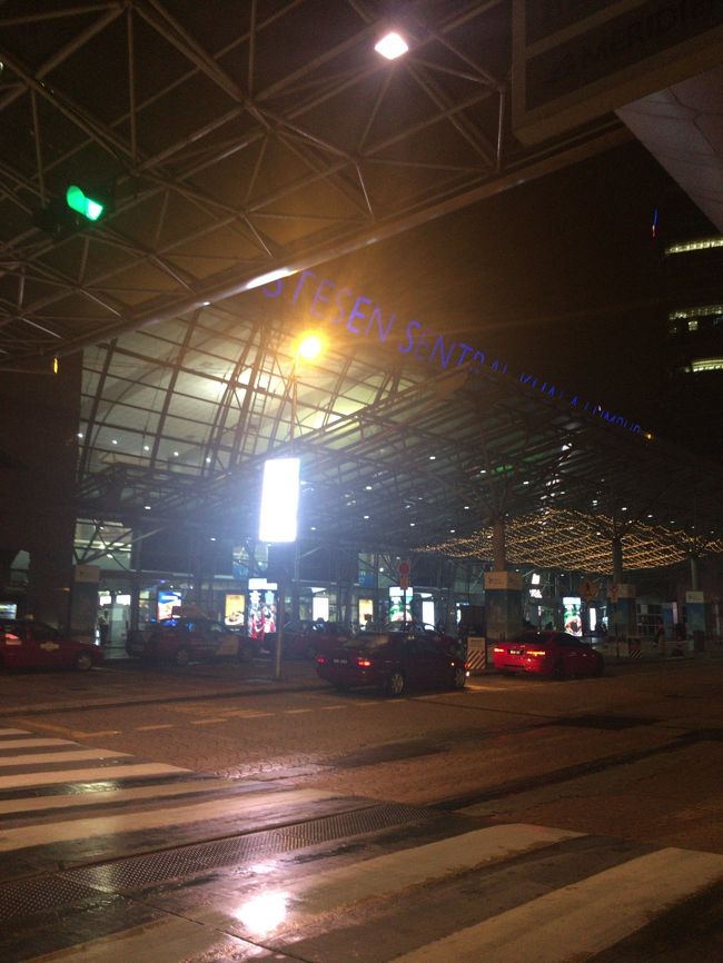 今日はここからスタート。ヒルトンＫＬをチェックアウトしＫＬＩＡへ。フライトは９時なので、６時半くらいですね。ＡＮＡの７時発の朝便では電車すら動いて無いのでタクシーかＵＢＥＲ必須となります。その場合は４時半前出と狂気ですな。