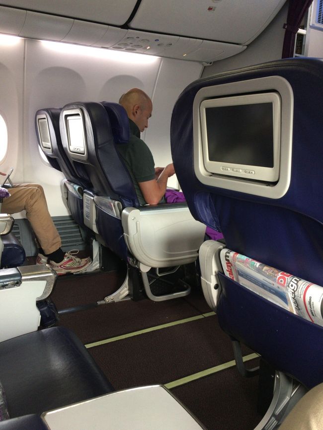 ７３７ですね。結構広い。<br />だけどボロボロです。一応ＵＳＢコンセントあります