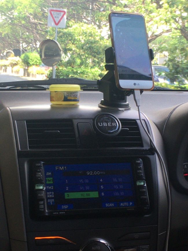 遅れましたがとりあえず問題無くＳＩＮ着。ＵＢＥＲでホテルへ