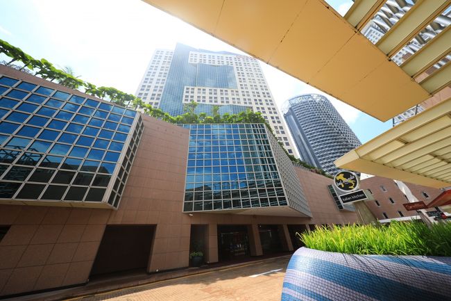 今日のお宿はコンラッドセンテニアルシンガポール。いつもはインタコなんですが、ここは初めて