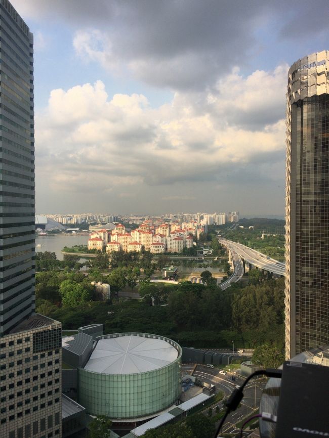 出発前に充電環境整えようとＡＣアウトレットがある席へ移動。眺めは良い場所です。