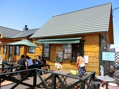 その前に、ソフトクリームとハンバーガーの店「千花（せんか）」に寄ります。