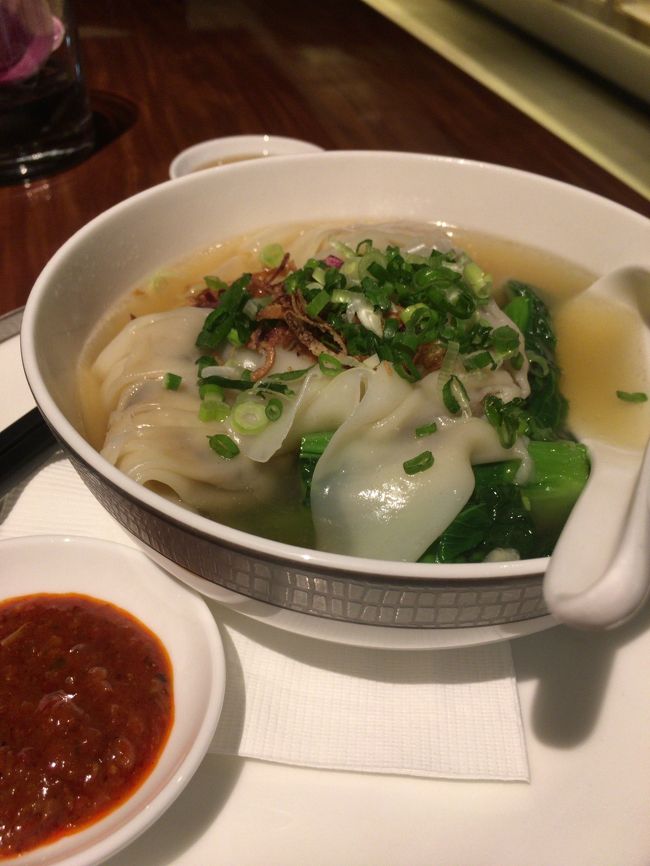 ホットミールは雲呑麺でした。無難な味付け
