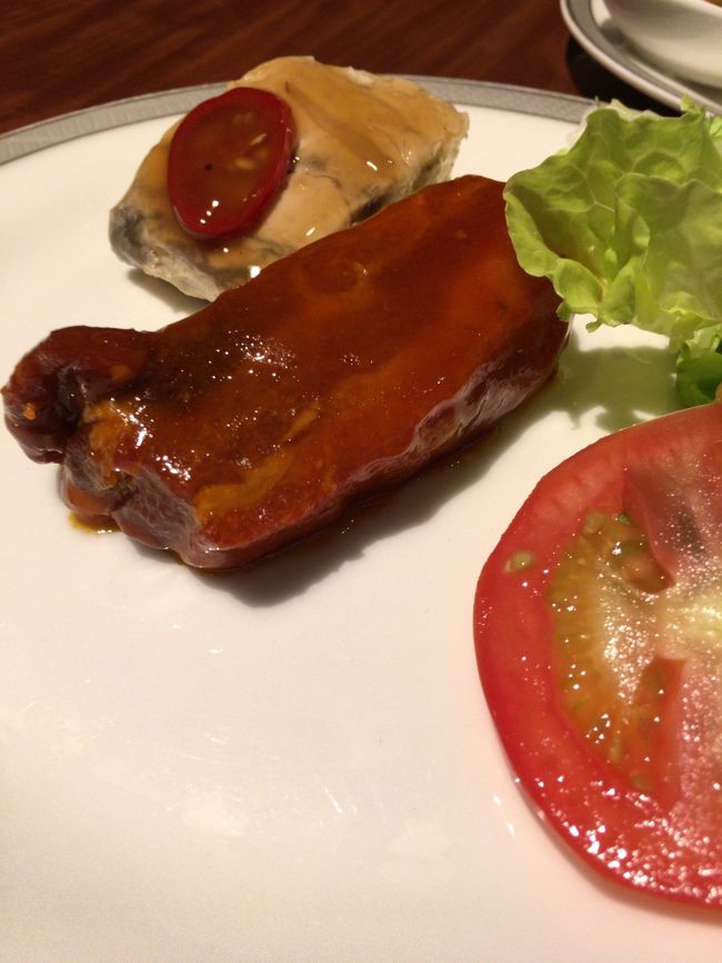 肉。ちょっとケチャップ系な味で残念でした（スペアリブだから？）。