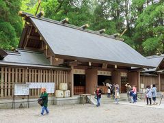 その後、岩戸橋を渡って、天岩戸神社西本宮を通過して5分ほど歩くと天安河原に着きます。因みに天岩戸を見るには、この神社でお祓いをしてもらうと見れるらしいですよ（写真撮影NG）。