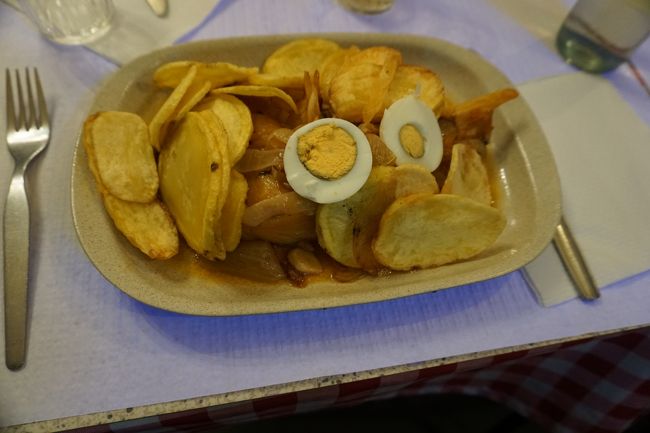 疲れ果てて、ホテルから近いA Provincianaへ。<br />タラとポテト