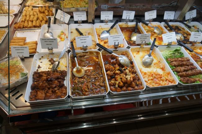 好きな物を指差し注文出来るので便利な店でした。直ぐ近くにスーパもあり、土産も買えました。<br />HONG YUANという名前の店で、メトロ　CHATELET駅付近です。<br />本当は北駅のカキの店にいきたいと思いましたが、帰国間際でカキにあたって飛行機に乗れなかったらと、我慢しました。