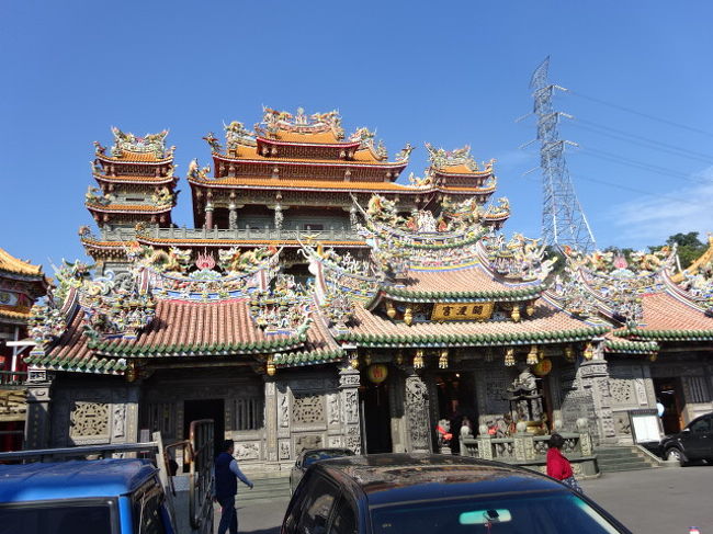 初めて台北を訪問した時のツアーガイドさんに「皆さんは飛行機に乗り海を渡って台湾へ来られた。「媽祖様」は海の神様なので、無事に帰国できるようお参りしましょう」と龍山寺で説明がありました。<br />それからは、アジア圏へ旅行へ来た際は、必ず「媽祖様」が祀られている廟に行き、旅行へ来ることができたお礼と安全で楽しい旅になるよう必ずお願いをしています。<br />台湾は島国である為、海の女神「媽祖様」は人気があるそうですよ。