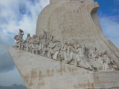 そして、発見のモニュメント。

昨年秋にここを訪れた時は工事中でした。
今回初めて見ることができたわけですが、
なかなかダイナミックなモニュメントで、感動！

こちらは、教科書にも載っていたフランシスコ・ザビエルがいる側。
（右端でひざまずき祈っている人物）