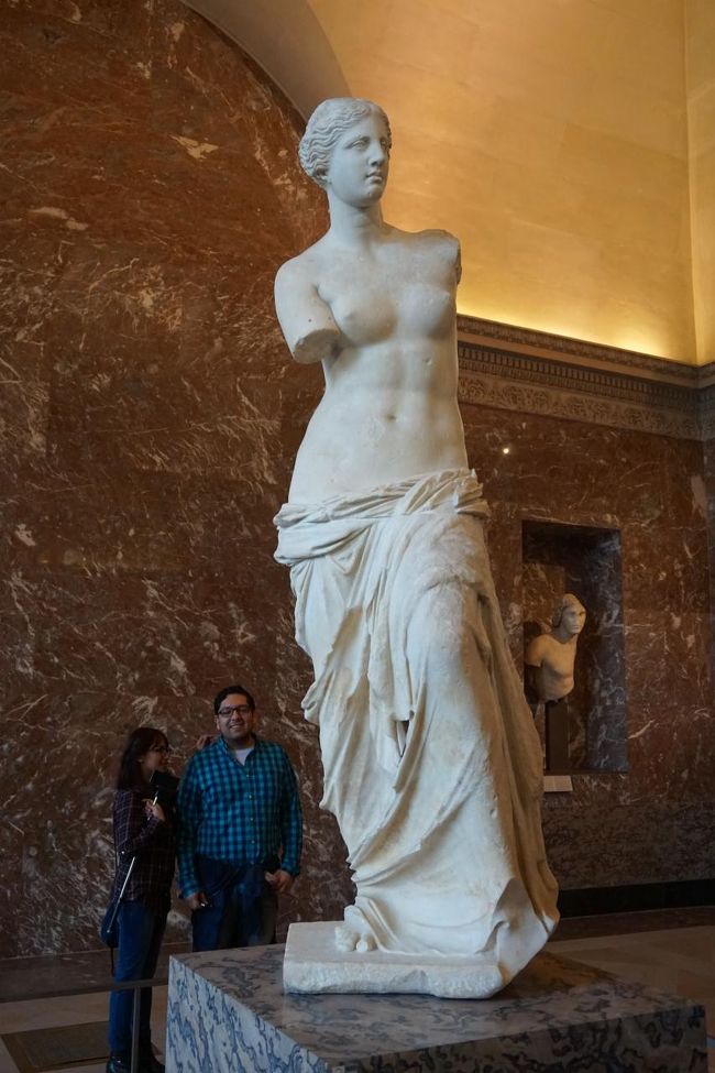 超有名が彫刻ですが、人だかりは無し。