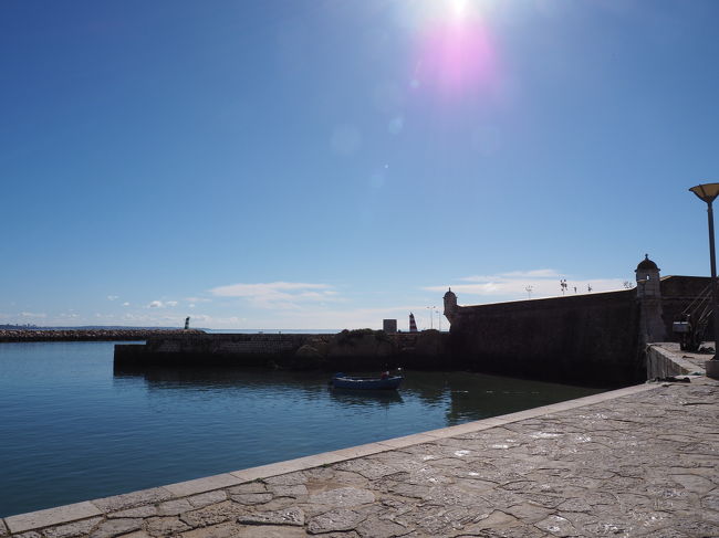 　海岸線に着きました。海がきれいですね。