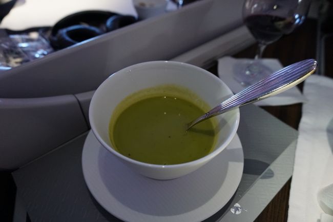 先ずはスープから。