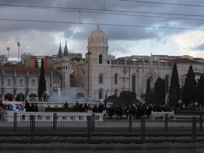 　西海岸に入ってから天候が不安定になってきました。地中海沿岸を移動中は晴天が多く、暑い日が続きましたが、西海岸に入って様子が変わってきました。半袖から再びコートが必要な気候です。