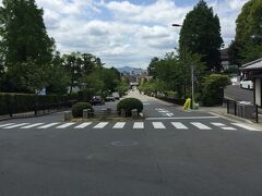 京都市街から少し高い位置にあるのは…。