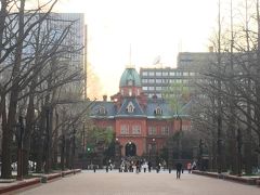 一旦チェックインしたあと、徒歩で市内散策。

まずは北海道庁旧本庁舎。
建物は素敵だし、花が咲く季節や新緑の時期だともっと素敵なんだろうなぁ。