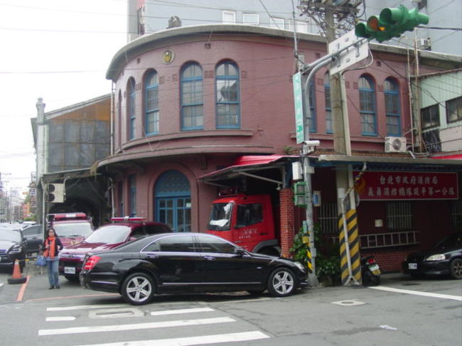 永楽市場に向かって南下を続けると消防署があります。<br />レトロな感じが素敵です。