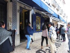 ベレン地区へやって来たら、ここは外せない、
エッグタルトの名店「パスティス・デ・ベレン」

さ、入りましょ～！