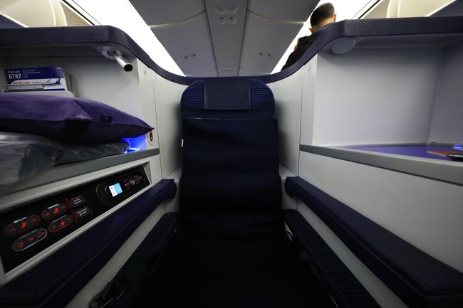 ２Ｆ席。窓は無いですが２席分確保した感じです。