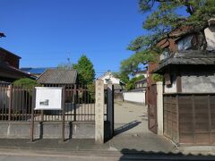 本居宣長の生家の前も通ったので、ぱしゃり。
松阪の人だったのか～