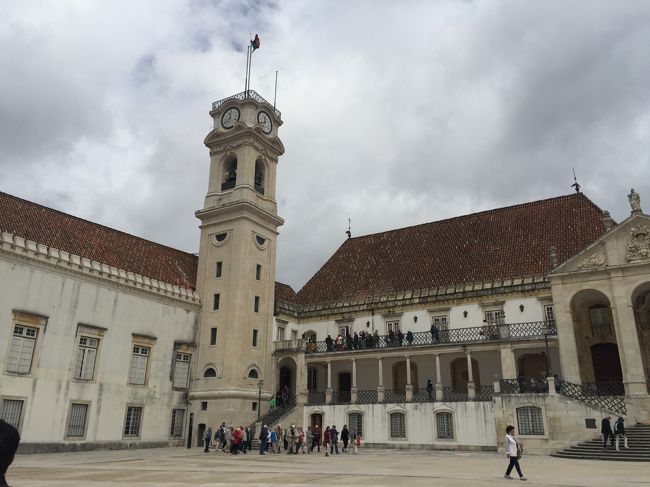 旧大学のシンボル、時計塔。