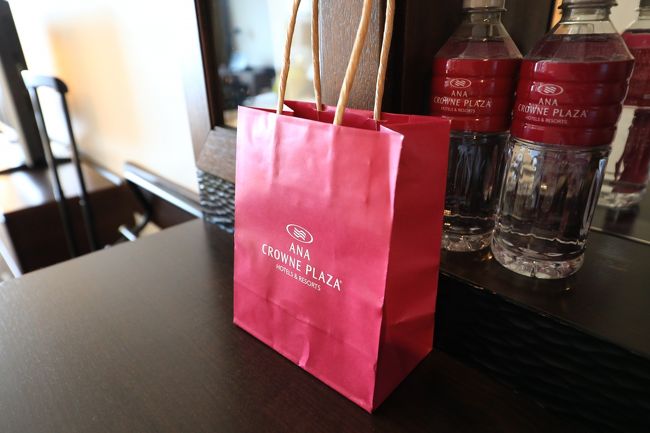 ウエルカムの水。もう２本ほどウエルカムで貰えるらしいのですが、ポイントにして貰いました。