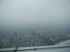 台北101
展望デッキからの街の景色。
残念ながら、曇りの為、遠方までは・・・・
