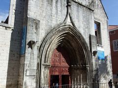 昨年秋に、すぐそばまで来たのに行けなかった場所、
こちらは「カルモ教会」の入り口。

入場料、大人一人、４ユーロ、
６５歳以上のシニアは一人、３ユーロ