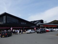 リニューアルしたばかりの西武秩父駅
温泉施設も併設されています、連休前からテレビＣＭ流してましたね～
大賑わいでした。