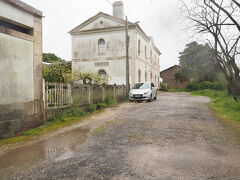 　オビドスの北東の門から坂を下り、反時計回りに城壁に沿ってポルトガル鉄道オビドス駅に来ました。周囲は全く人影がありません。