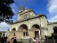 次に訪れたのは、マニラ大聖堂。