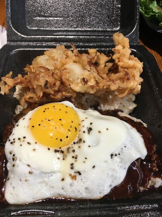 スーパーマーケットの中にあったステーキやさんでロコモコを食べました。<br />ハイアットリージェンシーの裏にあるスーパーで、行きつけの美容院のお兄さんに勧められたとこですが、オススメどおり美味しかったです。