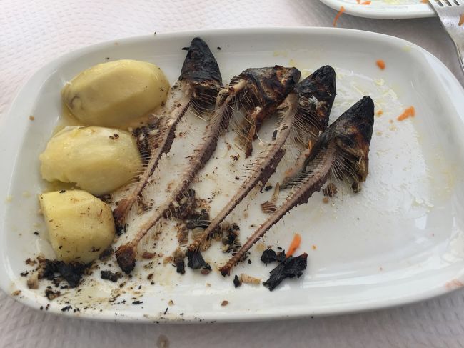 イワシの塩焼きは、日本人には食べやすいのですが、4本はちょっと多いかな。これだけでお腹いっぱい。