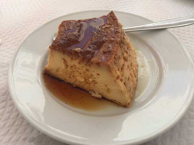 ちょっとスが入りすぎのプリン。ここのはイマイチでした。