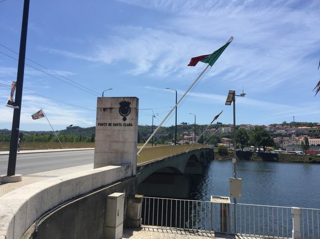 モンデゴ川に架かるサンタ・クララ橋。