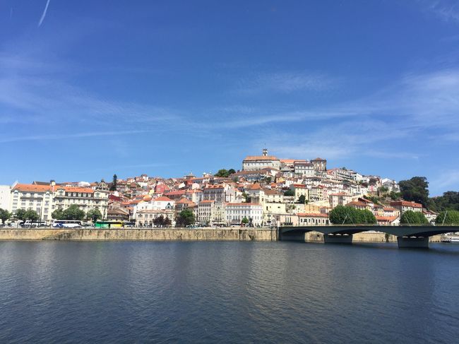 サンタ・クララ橋を渡り、対岸から旧市街を眺める。