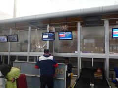 チェックインしたところ、ボーディングパスには搭乗開始6時と刻印されています。表示間違い？？
予想外にラウンジのインビテーションカード貰いました