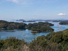 弓張岳を下り、お次にやってきたのは、船越展望台。
展望台は道路沿いにありますが、駐車場は道路を挟んだところにあります。