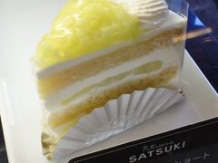 スーパーメロンショート。店内で食べると1,782円。テイクアウトは1,620円。
東京、幕張、大阪のニューオータニでも販売している。