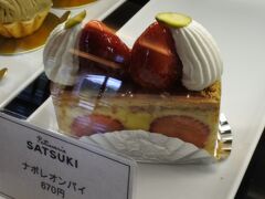 ナポレオンパイ。店内で食べると670円。テイクアウトは626円。